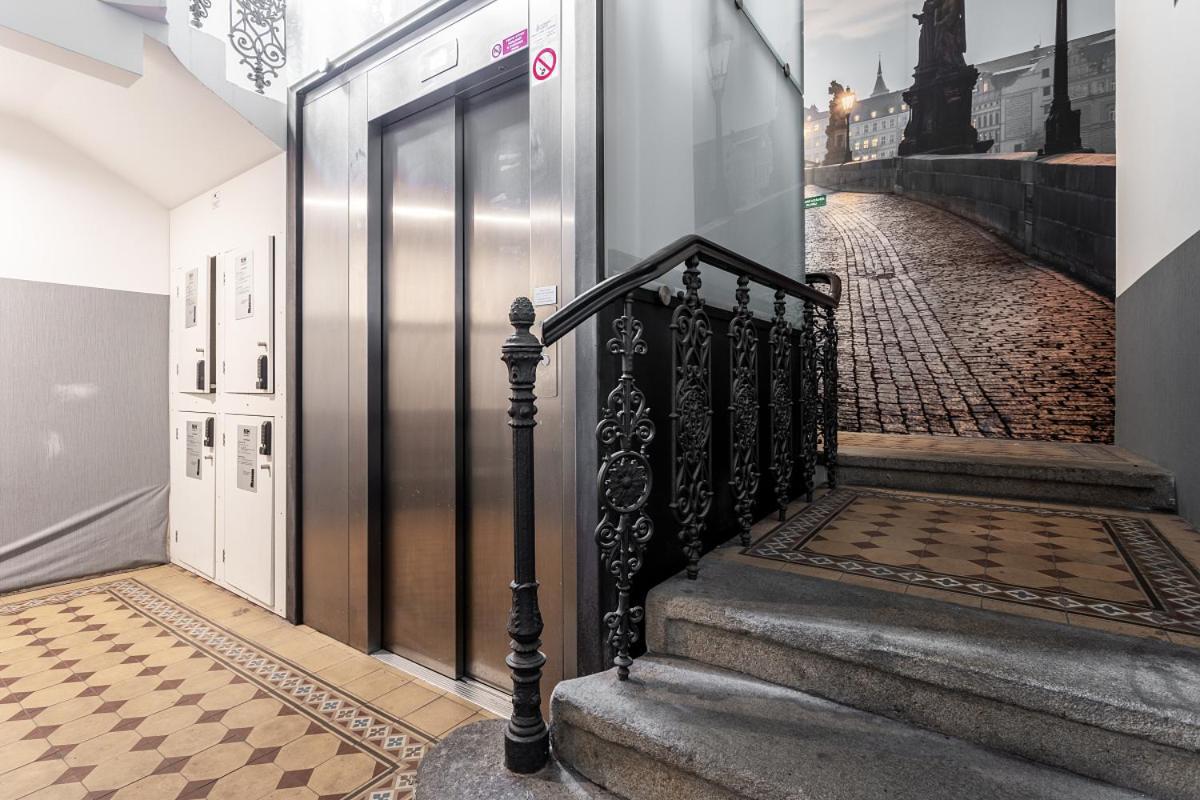 Modern Apartments Close To River プラハ エクステリア 写真