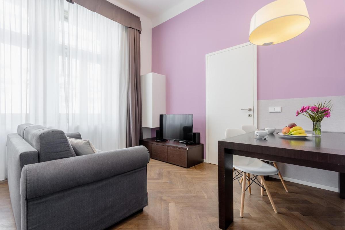 Modern Apartments Close To River プラハ エクステリア 写真