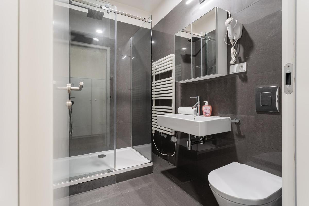 Modern Apartments Close To River プラハ エクステリア 写真