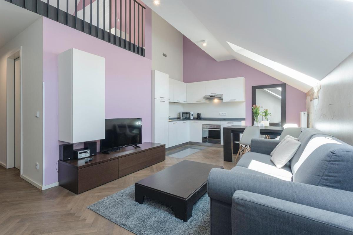 Modern Apartments Close To River プラハ エクステリア 写真