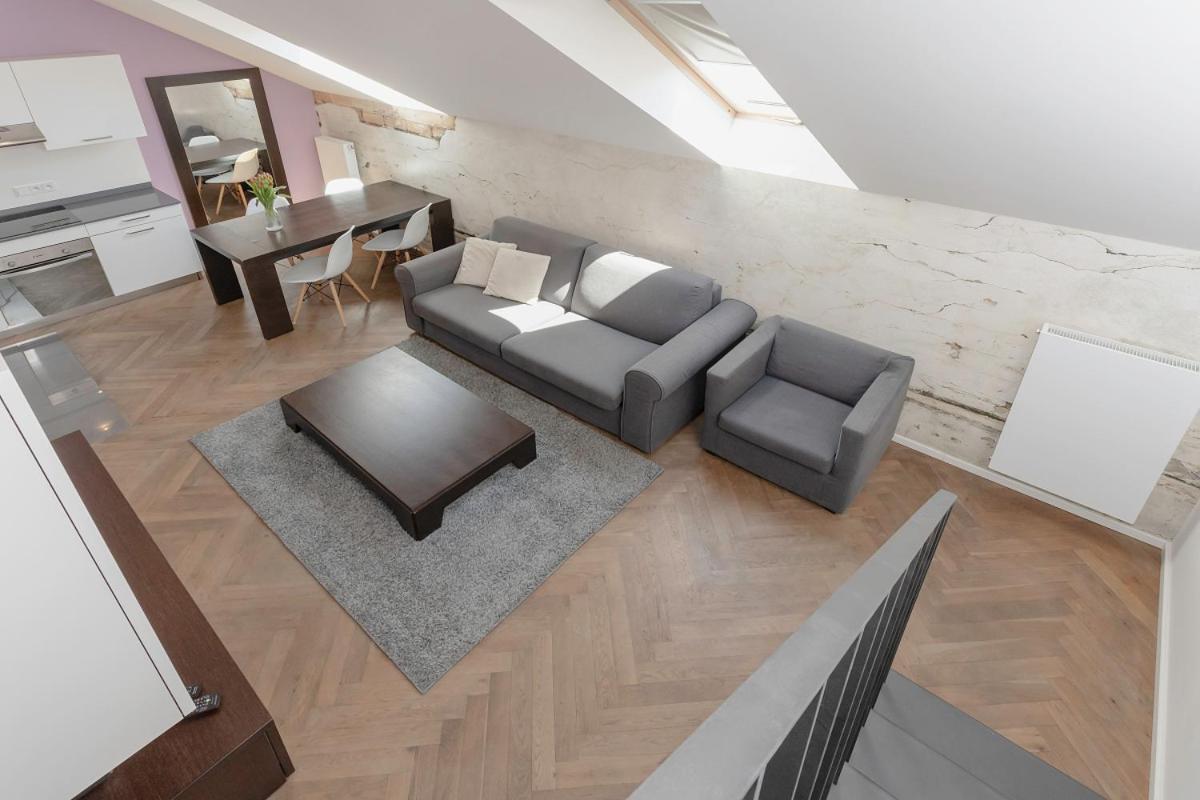 Modern Apartments Close To River プラハ エクステリア 写真