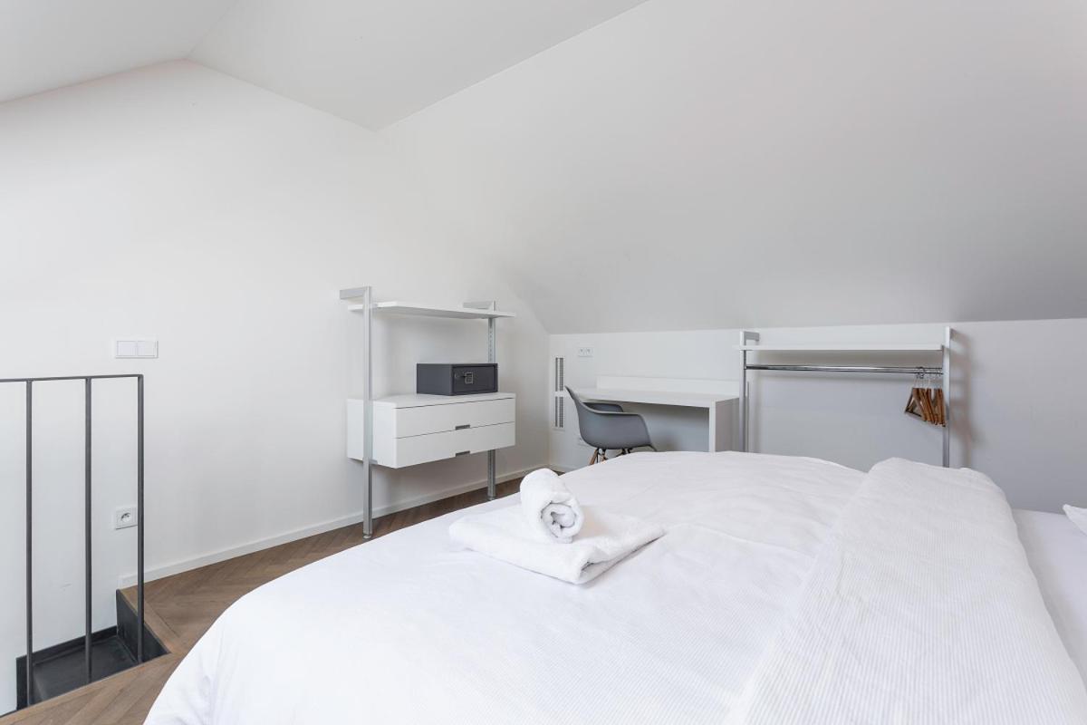 Modern Apartments Close To River プラハ エクステリア 写真