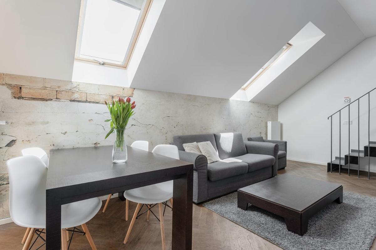 Modern Apartments Close To River プラハ エクステリア 写真