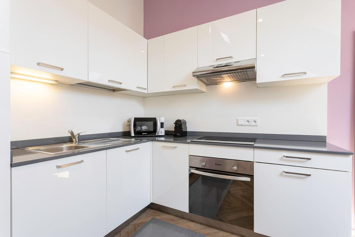 Modern Apartments Close To River プラハ エクステリア 写真